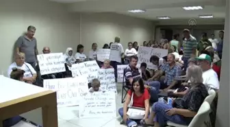 Balıklıova Sakinleri CHP İzmir İl Başkanlığını İşgal Etti