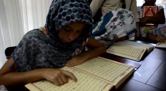 Ölen Annesinin Evinde Çocuklara Kur'an Eğitimi Verdiriyor