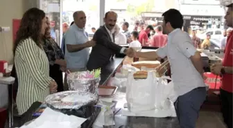 Hdp Milletvekillerinden Hakkari'de Esnafa Geçmiş Olsun Ziyareti