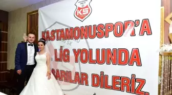 Fanatik Çift, Düğünlerinde Kastamonuspor'a Başarılar Diledi
