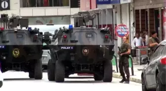 Cizre Belediyesi'ni Teftiş Eden Müfettişleri Koruyan Polise Silahlı Saldırı: 1'i Polis, 2 Yaralı-...