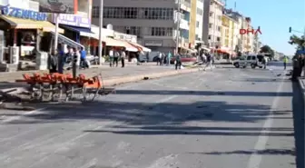 Konya?da Devrilen Tır'dan Yuvarlanan Tomruklar İşyerlerine Zarar Verdi