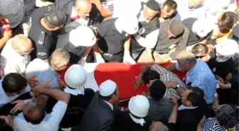 Şehit Polisin Annesi: Çiçeğimi Yetim Bıraktılar