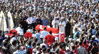 Şehit Babası Tören Alanında Tabutun Açılmasını İstedi