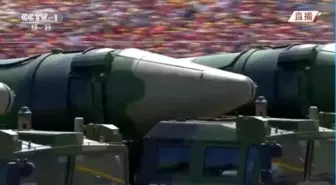 Çin?den Askeri Geçitle Dünyaya Gözdağı