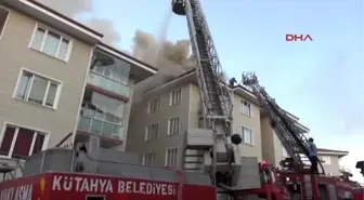 Kütahya Çatı Yangınında 2 Kadın ile 1 Bebek İtfaiye Merdiveniyle Kurtarıldı