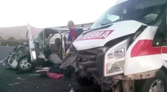 Elazığ'da Ambulans Otomobille Çarpıştı: 7 Yaralı