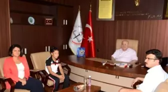 İl Milli Eğitim Müdürü Sevgili, Kilis'in Gururu Cansu Yılmaz'ı Tebrik Etti