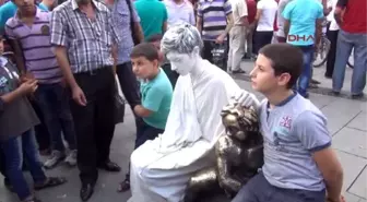 Gaziantep?te Terör Olaylarına 'Canlı Heykel'li Protesto-Özel