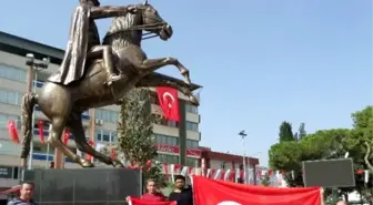 CHP'li Başkan Şehitler İçin Oturma Eyleminde