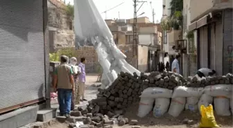 Sokağa Çıkma Yasağının Olduğu Cizre'de Vatandaşlar Ekmek Kuyruğunda