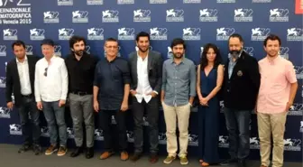 Abluka'nın Yönetmeni: 'Filmi Çekerken, Filmdeki Dünyada Bulduk Kendimizi'