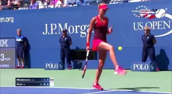 Mladenovic Futbol Yeteneğini Konuşturdu!