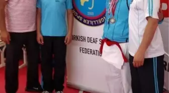 Kağıtsporlu İşitme Engelli Karateciden İki Türkiye Derecesi