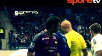 Dzagoev Sinirlerine Hakim Olamadı | Rakibine Yumruk Attı