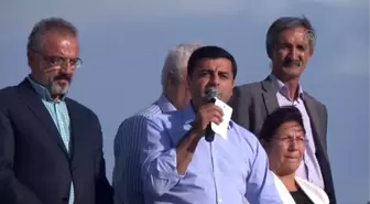 Demirtaş: 'Asla Hiçbir Genç Kardeşim Silaha, Şiddete Başvurmasın'