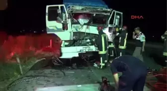 Konya-Önünde Seyreden Kamyona Çarpan Sürücü Feci Şekilde Can Verdi