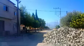 Alaşehir'de Yol Yapım Çalışmaları Devam Ediyor