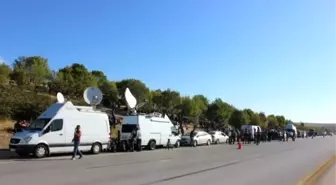 Suriyeli Sığınmacıların Edirne Otobanında Bekleyişleri Sürüyor