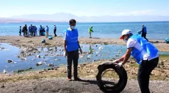 Van'da Dünya Kıyı Temizliği Günü