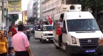 AK Parti Milletvekili Adayları Halkı Selamladı