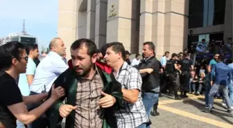 Video) Police Severely İntervenes Lawyers' Sit-in At Court House