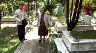 İzmir Arife Gününde, Şehit Oğullarına Gittiler