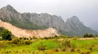 Taş Ocakları Üzümcek Dağı'nı Yok Ediyor