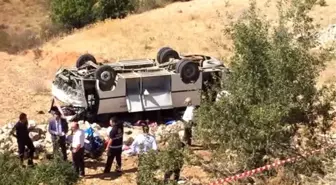 İşçileri Taşıyan Midibüs Uçuruma Yuvarlandı: 1 Ölü, 22 Yaralı