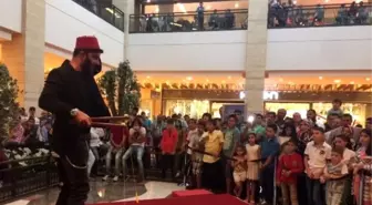 Piazza'da Enver Ertaş İllüzyon Şovu ile Nefes Kesti
