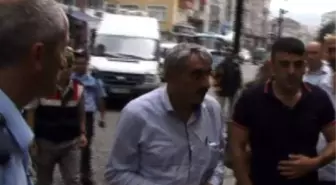 Rize'de Köy Muhtarı Kendini Tehdit Eden İşçiyi Vurdu