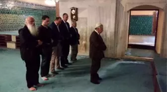 Gürcistanlı Başpiskopos'ın 'Namaz' Sürprizi Şaşırttı