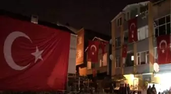 Şehit Ateşi İstanbul'a Düştü, Mahalle Kırmızıya Büründü