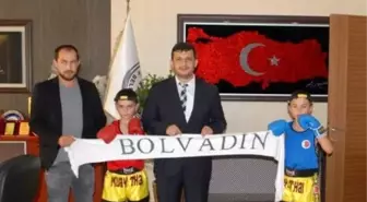 İkiz Şampiyonlardan Başkan Kayacan'a Ziyaret