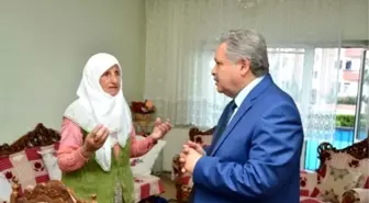 Vali Kahraman Makam Aracı ile Çocukları Gezdirdi