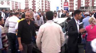 Ağrı'da Otobüs ile Otomobil Çarpıştı: 22 Yaralı