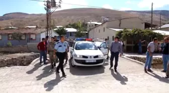 Zırhlı Polis Aracının Kamyonetle Çarpışması - Şehit Polisin Babaevi