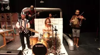 Abt, 15 Ekim'de 'Perde' Diyor