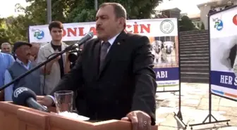 Eroğlu, Sahipsiz Hayvanları Sahiplenen Vatandaşlara Mama ve Su Kabı Dağıttı