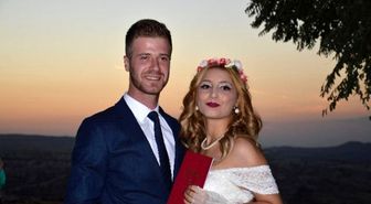 Gün Batımında Dünya Evine Girdiler