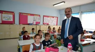 Minik Öğrencilere İlk Hediyeler Başkan Türkyılmaz'dan