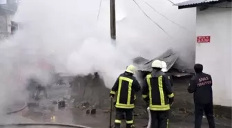 Sivas'ta Kömürlükte Çıkan Yangın Korkuttu