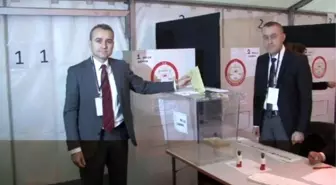 Hamburg'da Oy Verme İşlemi Başladı