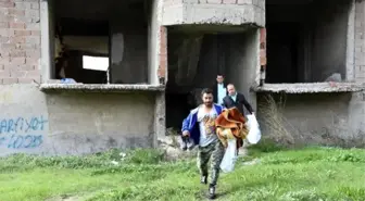 Başkan Akgün, 2 Çocuğuyla İnşaatta Yaşayan Alan Ailesine Sahip Çıktı