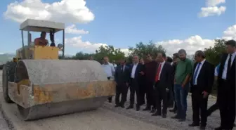 13 Milyonluk Grup Yolu'na İlk Asfalt Döküldü