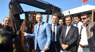 Kaymakam, Deniz Dibinden Balıkların Katili Terkedilmiş Ağ Çıkardı