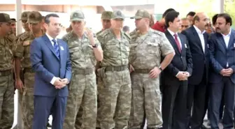 Şehidin Eşi ve Oğlu Arasında Gözyaşlarına Boğan Diyalog