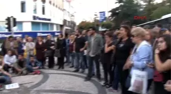 CHP'liler Kadıköy'de Ankara'daki Bombalı Saldırıyı Protesto Etti