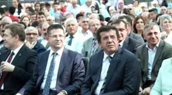 Bakan Zeybekci Halı Sahaların Açılışına Katıldı