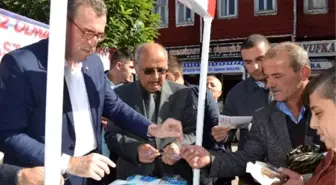 Selami Çelebioğlu, İnebolu'da Aşure Dağıttı